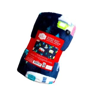 New! Super Soft Plush Throw! 50x60 inches. Very soft!